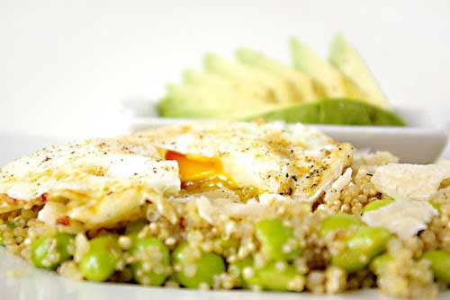 healthy-breakfast-ideas-quinoa-edamame-parm-and-egg