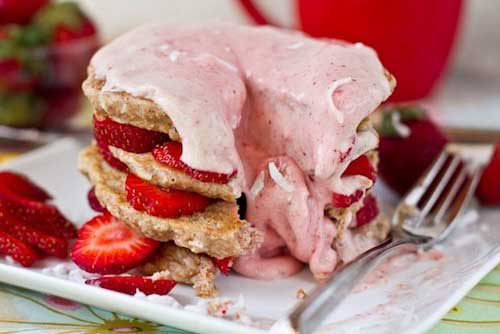 healthy-breakfast-ideas-strawberry-pancakes